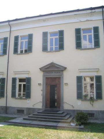 budynekliceumwaldensw.jpg