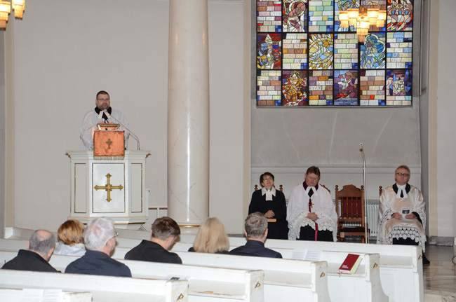 Synod wspomina ofiary katastrofy smoleńskiej